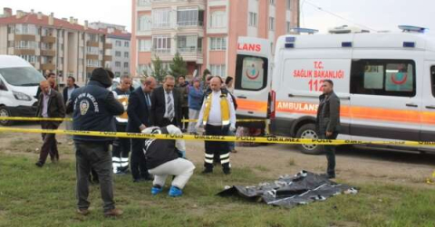 SOKAK ORTASINDA VAHŞET! DEFALARCA BIÇAKLAYARAK ÖLDÜRDÜ