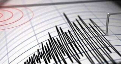 Endonezya'da 7.3 büyüklüğünde deprem