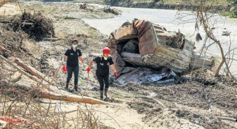 ‘Annesinin yanında mezarı olsun’