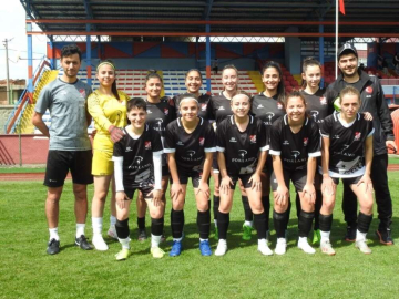 Bilecikspor bayan futbol takımı gol oldu yağdı